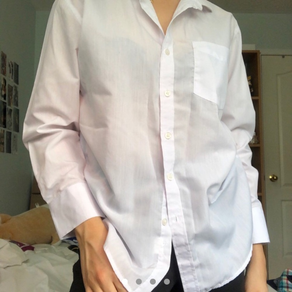 WHITE BUTTON UP SHIRT
